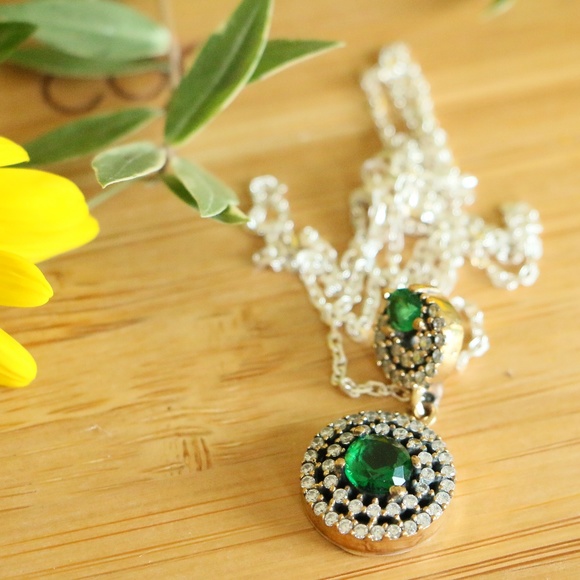 925 Sterling Silver Floral Topaz Pendant and Chain - Picture 3 of 5